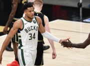 包含JackeyLove爆冷击败加拿大队，惊险取胜引爆全场！的词条