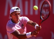 包含纳达尔回归赛场，惊险取胜首场状态亮眼，巴塞罗那观众沸腾！的词条