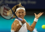 阿扎伦卡遭遇十五连败，巴塞罗那教练面临压力！的简单介绍