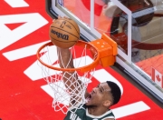 包含密尔沃基雄鹿训练开放日，赛前强势反弹引欢呼，中超在即，球探报告显示潜力的词条